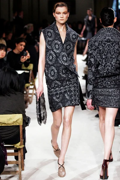 Look 12